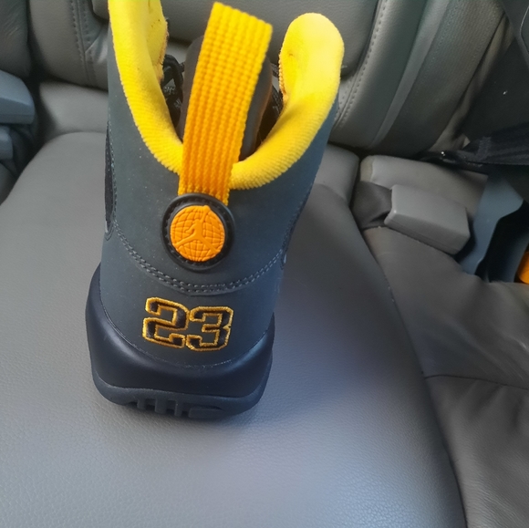COPY - Jordan 9 University Gold - Picture 2 of 3
